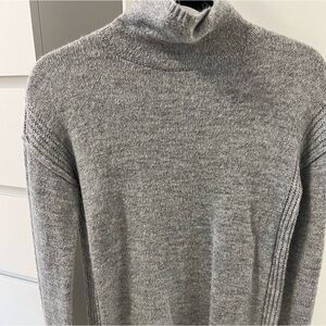 Gap gray turtleneck, size xs